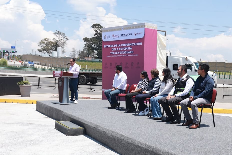 La gobernadora Delfina Gómez Álvarez entregó la modernización de la autopista Toluca-Zitácuaro, proyecto que tuvo una inversión de más de 3 mil millones de pesos. Foto Alejandro Vargas/ El Universal