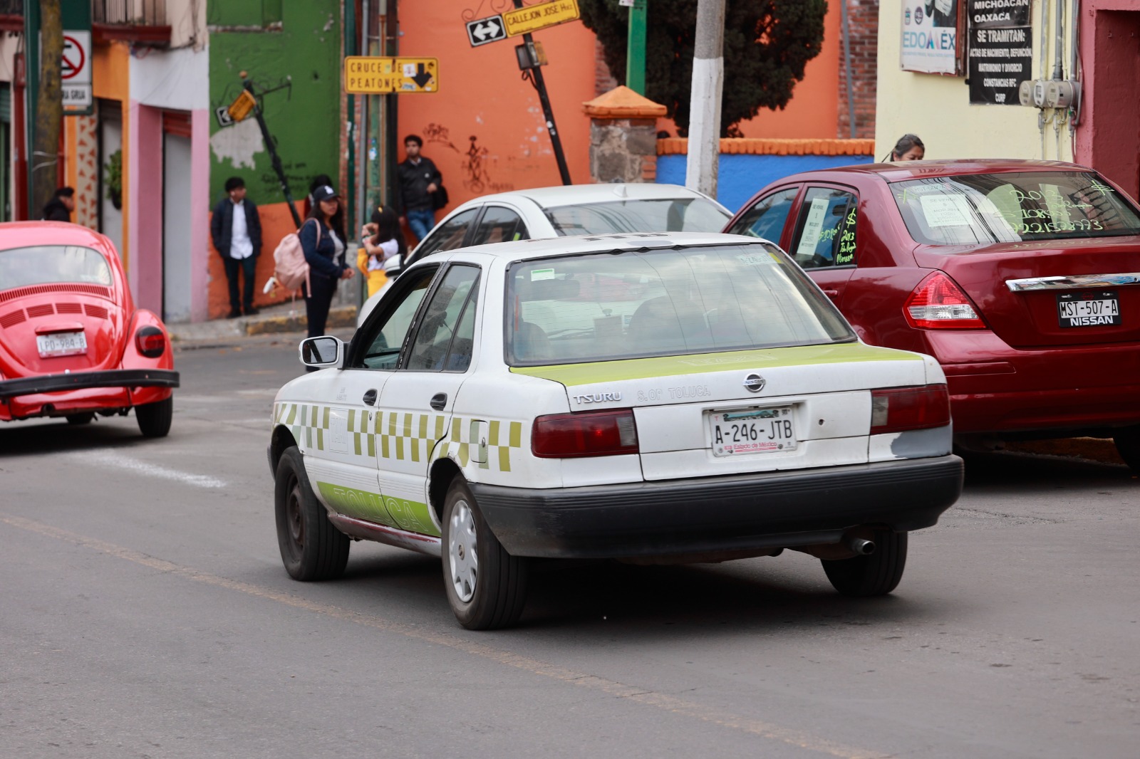 La medida aplicará para el transporte público concesionado con más de 10 años de antigüedad. Foto Alejandro Vargas