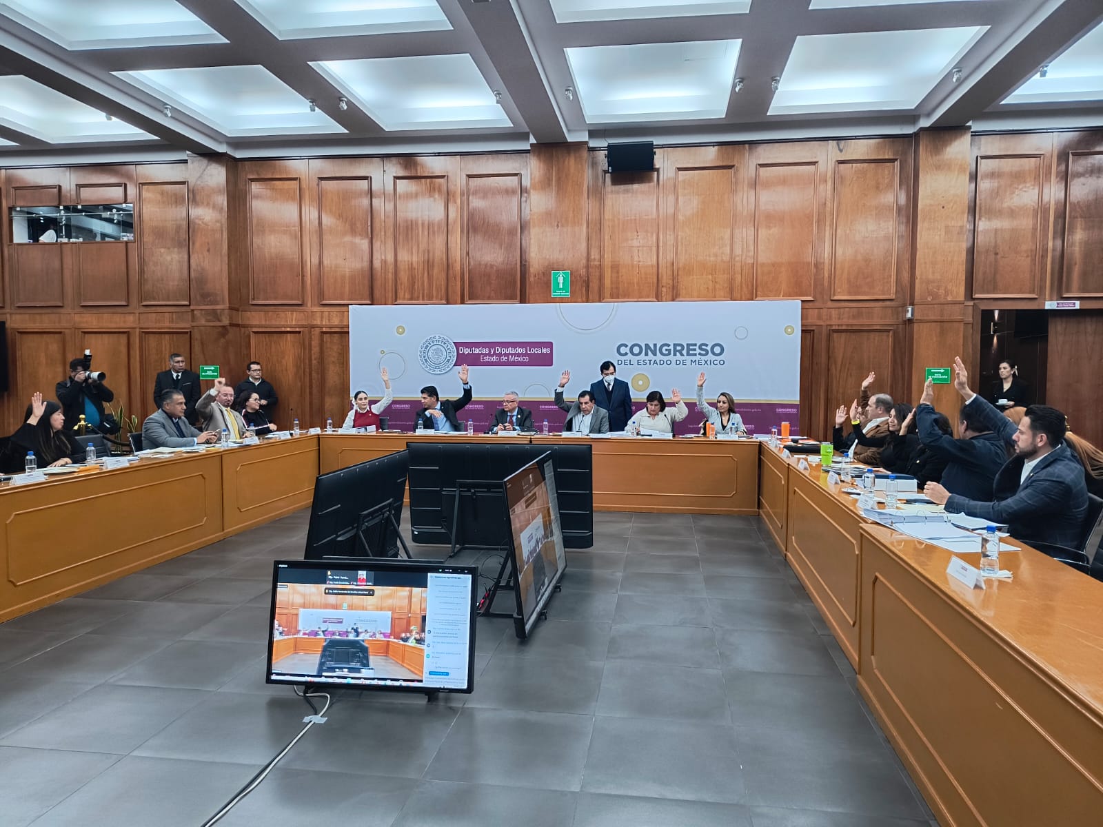 Además, se contemplan medidas para fortalecer el ISSEMyM y el Plan Hídrico. Foto Especial