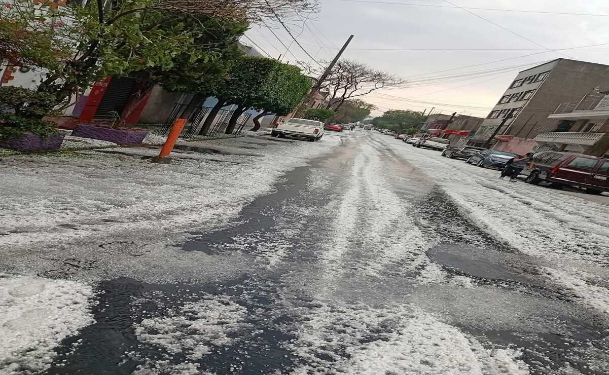 En la Vía Morelos de Ecatepec, el agua ya alcanzó el nivel de banqueta / Foto: Especial