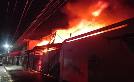 Incendio en vulcanizadora y vivienda alertan a vecinos de Tlalnepantla