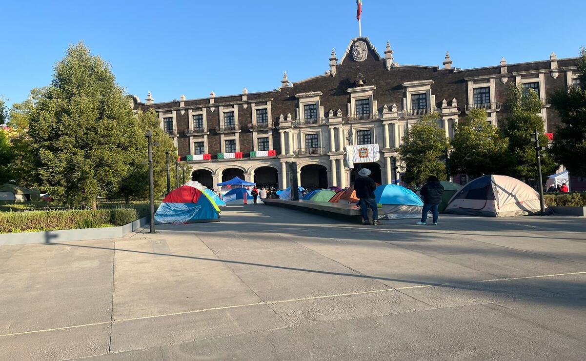 Los manifestantes han instalado casas de campaña sobre la calle Lerdo / Foto Karen Aldama