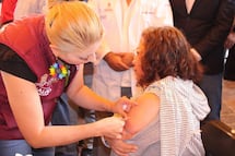 Salud Edomex aplica más de 24 mil vacunas en templos religiosos durante 2026