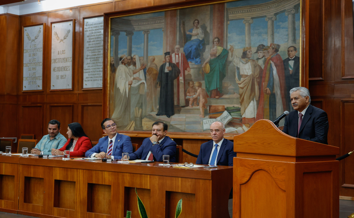 José Antonio Peral, experto en comercio exterior, destacó que la inversión en educación, fomento a la inversión, y el respeto a la ley conforman la base del crecimiento económico. Foto: Arturo Hernández / El Universal Estado de México.