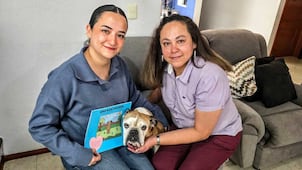 Crean libro para ayudar a Romi una bulldog inglés con cáncer