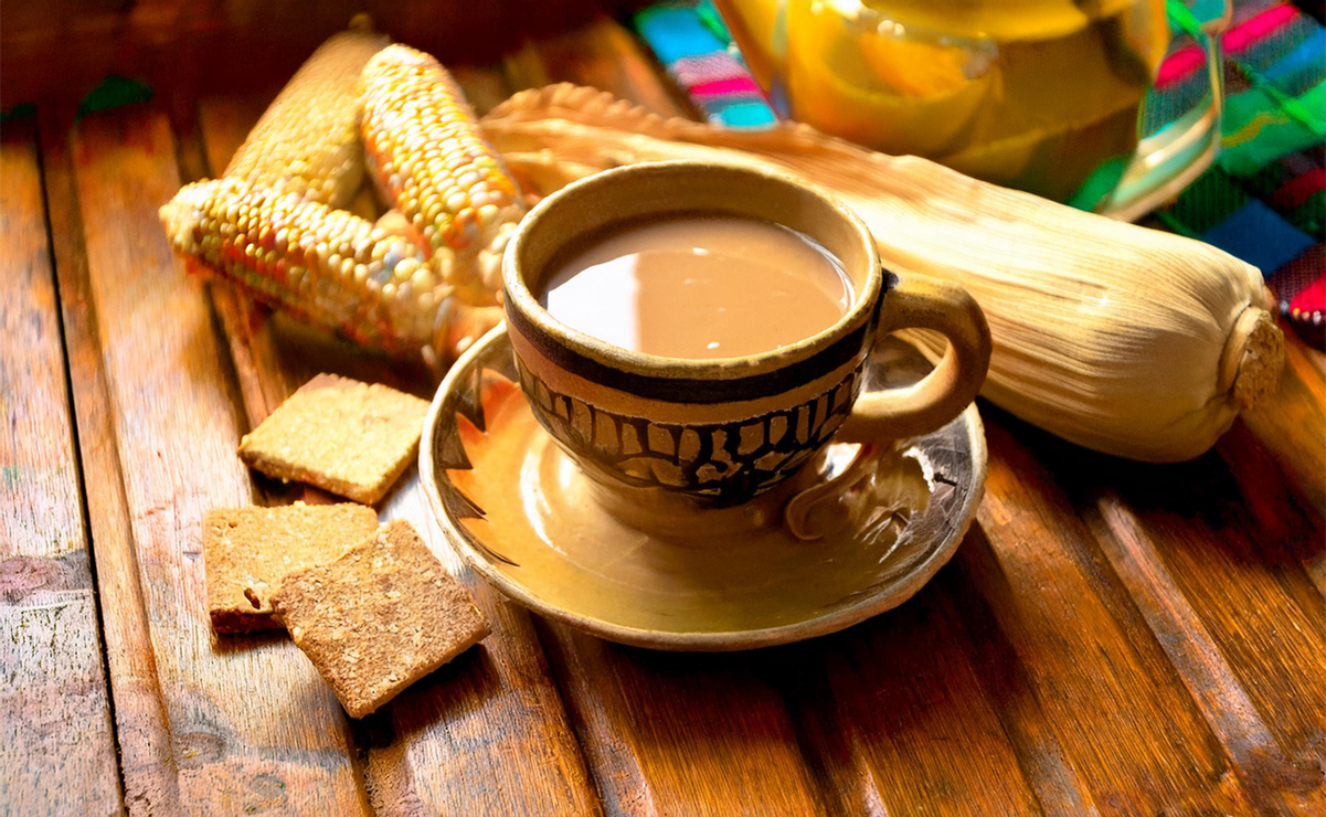 Atole, una receta ancestral que sigue siendo ideal para las noches frías de invierno. Foto: Especial.