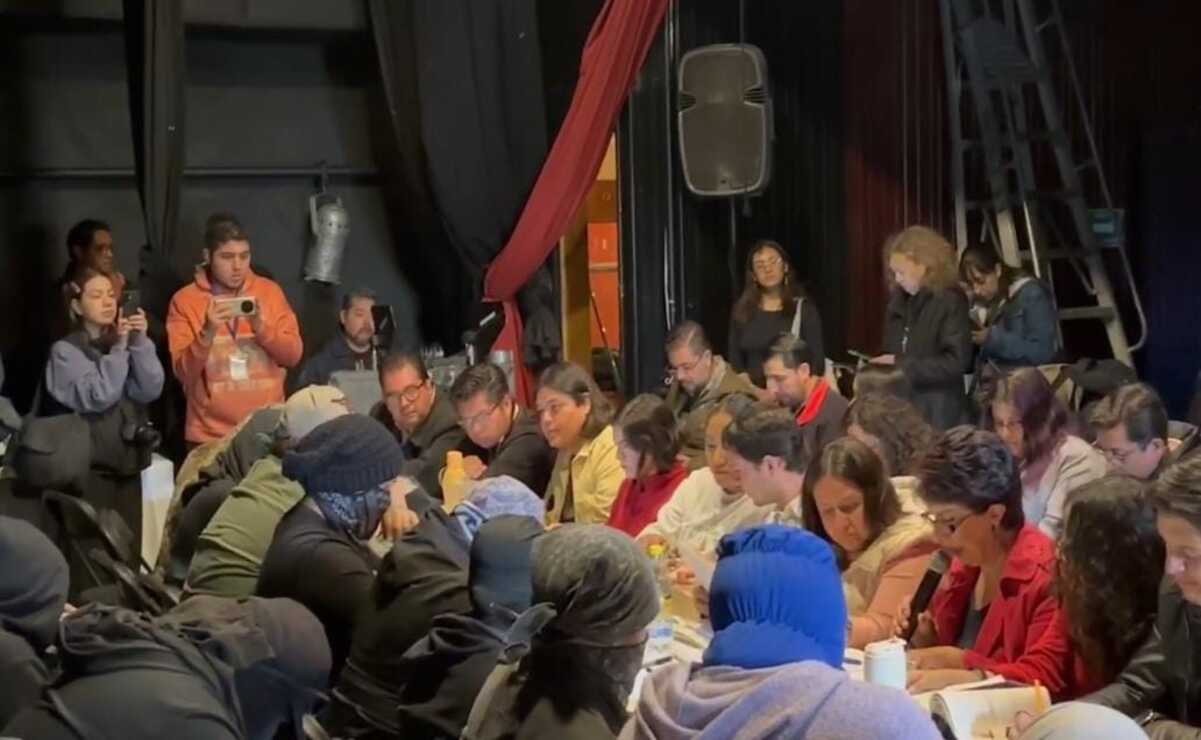 La Asamblea Estudiantil Unificada y la Comisión de Diálogo de la Rectoría de la UAEMéx iniciaron la segunda mesa de diálogo tras conflicto estudiantil. Foto: captura de pantalla
