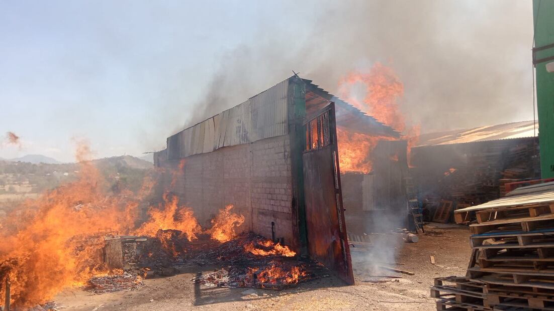 El siniestro se registró a la altura del kilómetro 35, movilizando a cuerpos de rescate de toda la región. Foto Especial