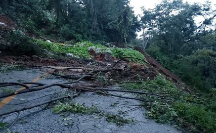 Carretera Tenancingo-Villa Guerrero, cerrada: Un deslave mantiene bloqueado el paso por las fuertes lluvias