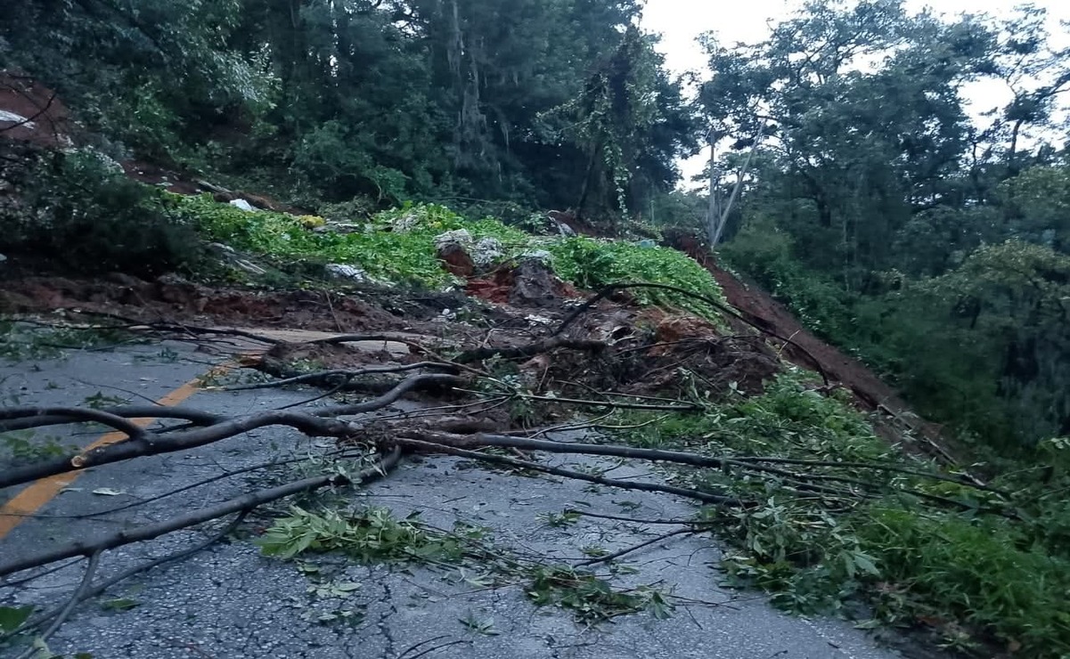 Carretera Tenancingo-Villa Guerrero, cerrada: Un deslave mantiene bloqueado el paso por las fuertes lluvias