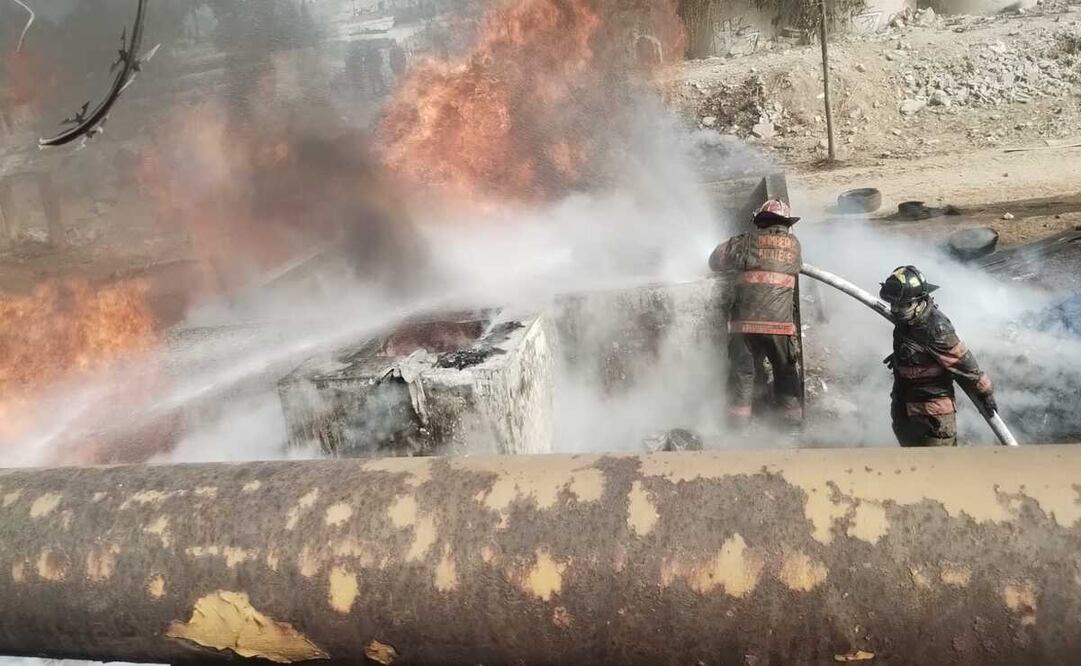 Elementos de Protección Civil y Bomberos acudieron al lugar para combatir el fuego. Foto: Especial