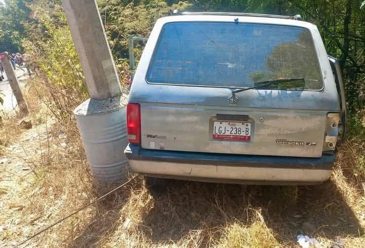 El accidente fue provocado presuntamente por una falla en los frenos de la camioneta tipo Voyager. Foto Especial