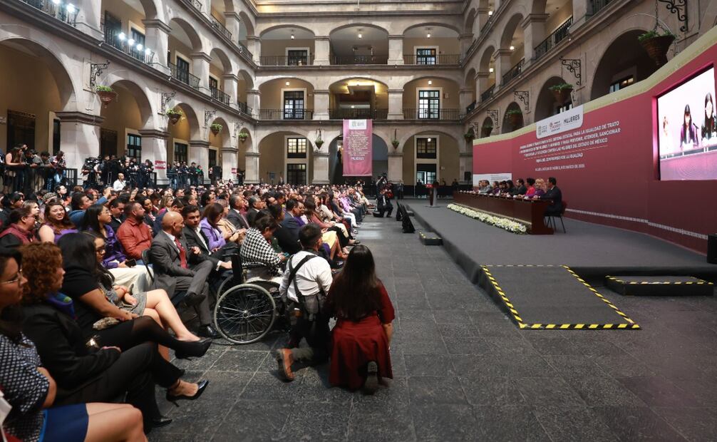 Autoridades de los tres Poderes del Estado ratifican su voluntad política para institucionalizar la perspectiva de género en todo el territorio. Foto Alejandro Vargas / El Universal
