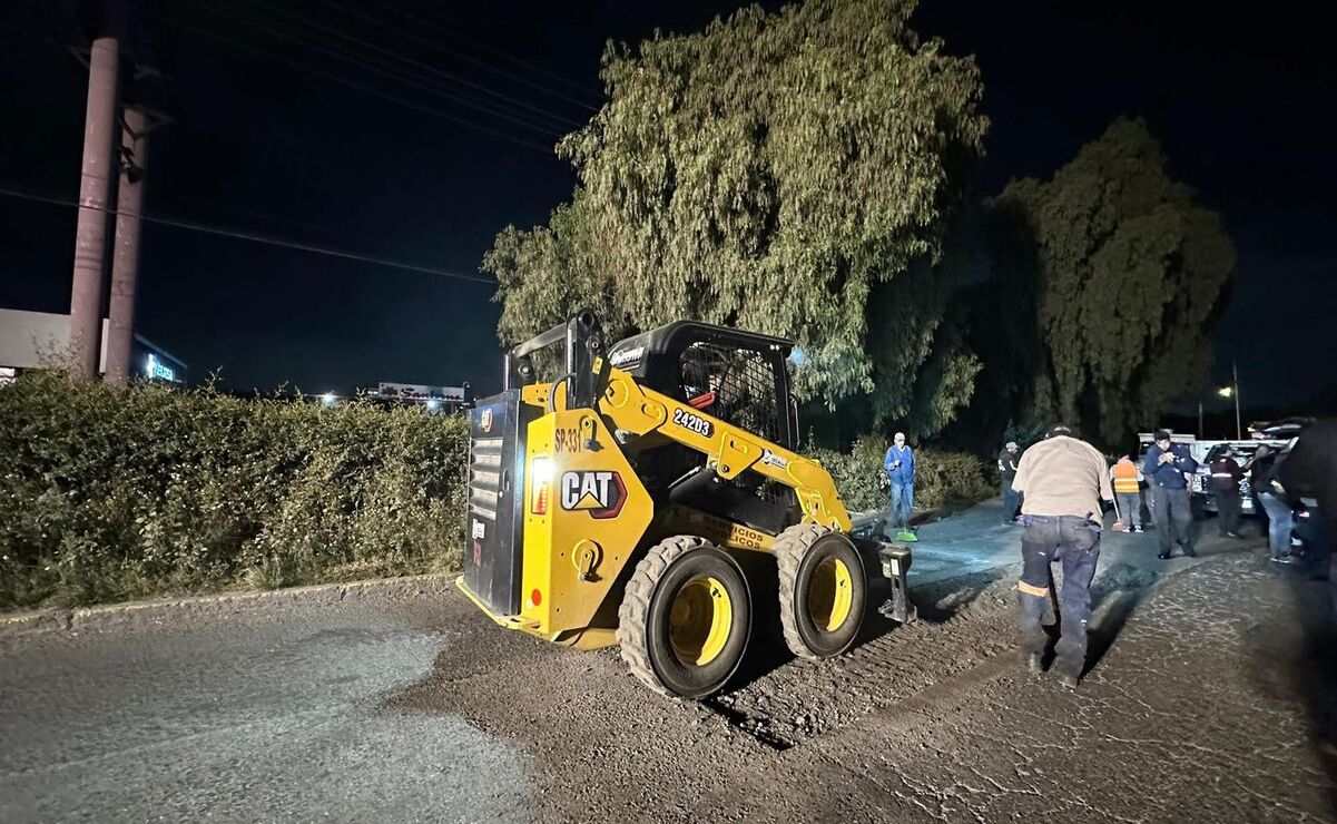 Durante la madrugada fueron aplicadas 100 toneladas de asfalto / Foto Especial