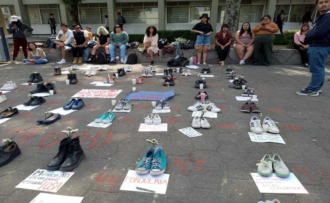 Estudiantes de Acatlán realizaron un conteo nombrando a las y los jóvenes desaparecidos / Foto: Rebeca Jiménez