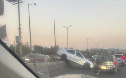 Cámaras del C5 captan momento en el que automovilista se accidenta en Naucalpan 