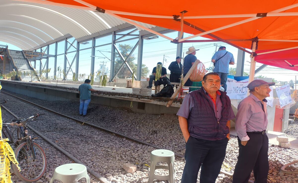 Esta es el segundo paro del año que habitantes de Tultepec realizan en contra del Suburbano AIFA. Foto: Especial.