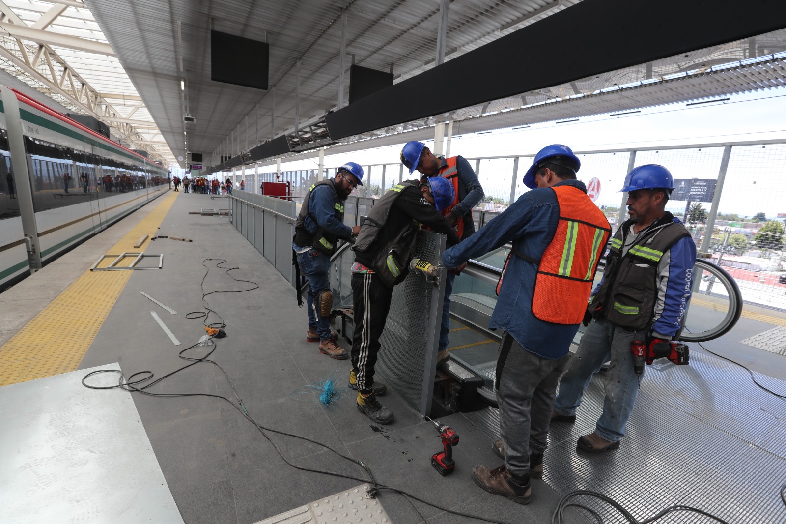 Las personas que tangan como días laborables el 1 y 2 de noviembre deberán cubrir su jornada. Foto Jorge Alvarado