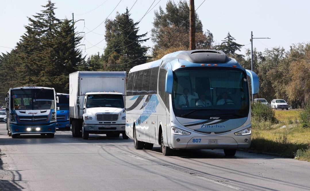 Matrículas visibles en los costados y toldos de los autobuses para prevenir el robo al transporte en carreteras / Fotos: Alejandro Vargas