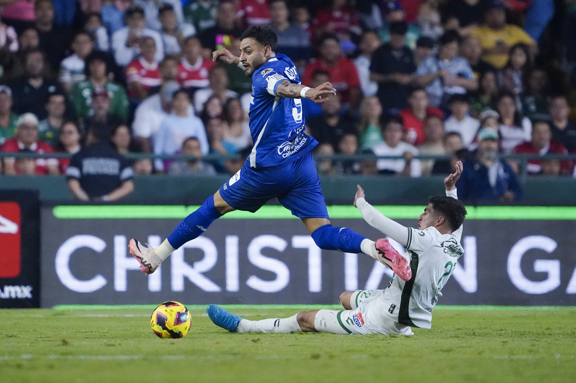 El delantero de Toluca fue clave al marcar dos goles, incluyendo el del empate final 3-3. Foto Especial