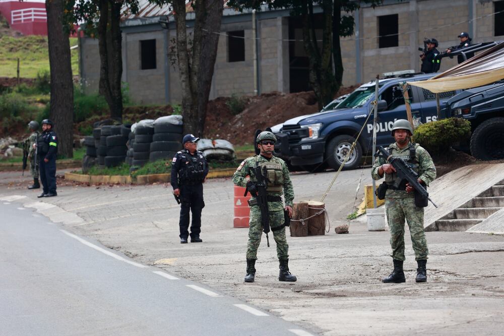 El despliegue de efectivos tiene la finalidad de evitar cualquier tipo de “refriega”. Foto Alejandro Vargas