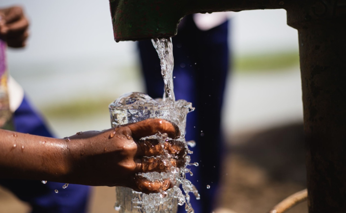 Cerrar la llave de paso y revisar tuberías son algunas de las recomendaciones para evitar el desperdicio de agua en el Edomex durante Semana Santa. Foto: iStock