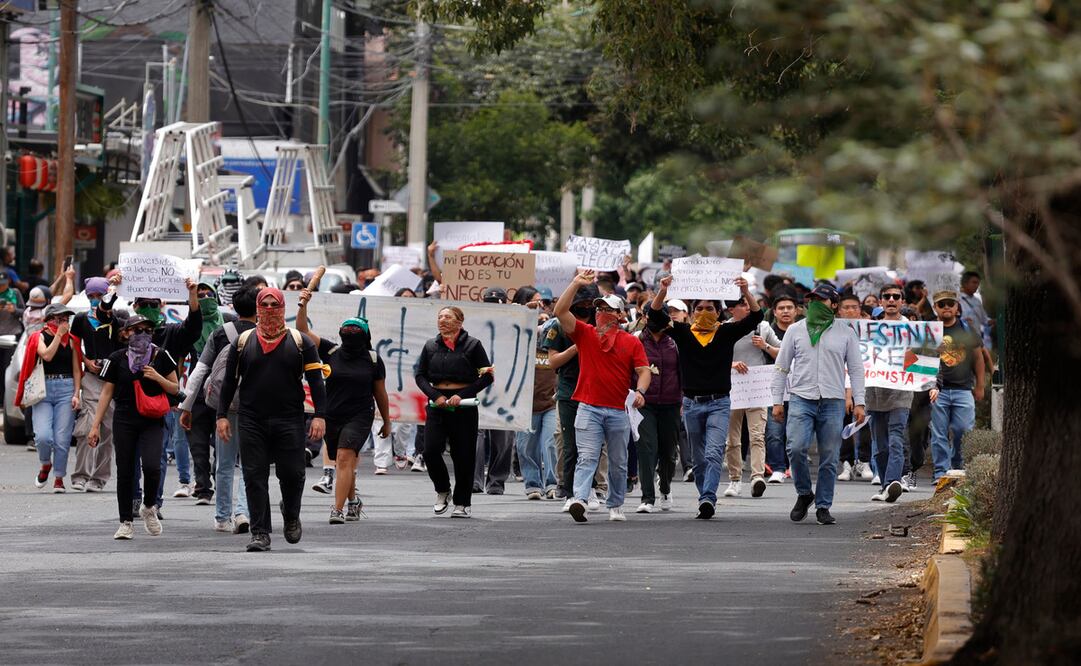 La Asamblea Estudiantil emitió un comunicado donde señala que la evaluación del semestre 2025-A está bajo responsabilidad de cada facultad y licenciatura. Foto: Arturo Hernández / El Universal Estado de México
