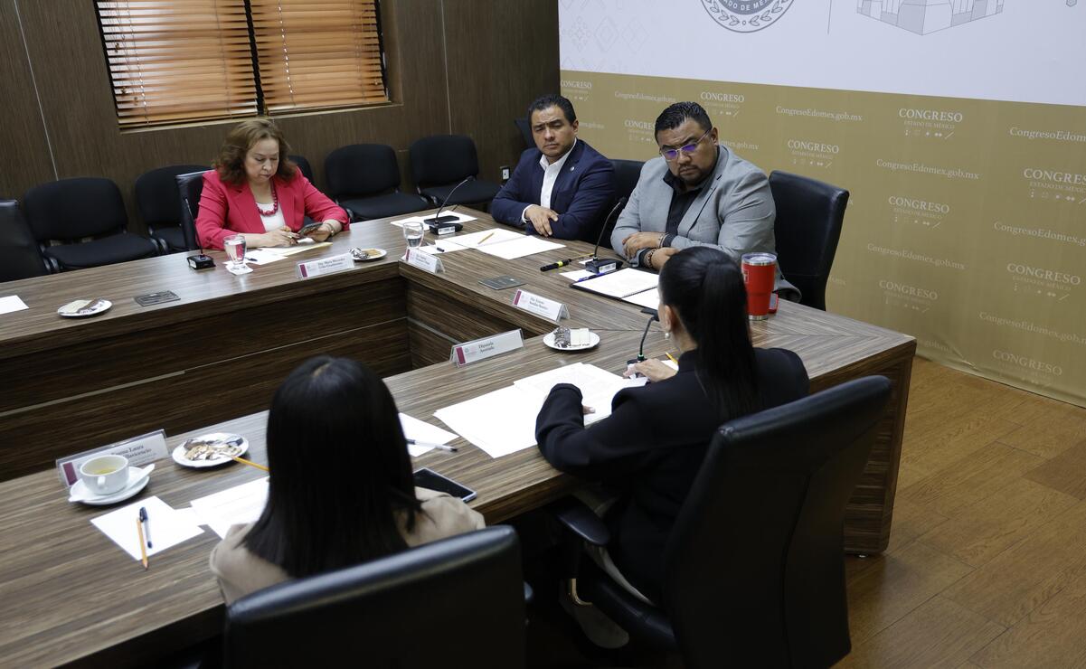 Proponen "Ley Silla" para servidores públicos en el Edomex: ¿Adiós a las largas jornadas de pie?