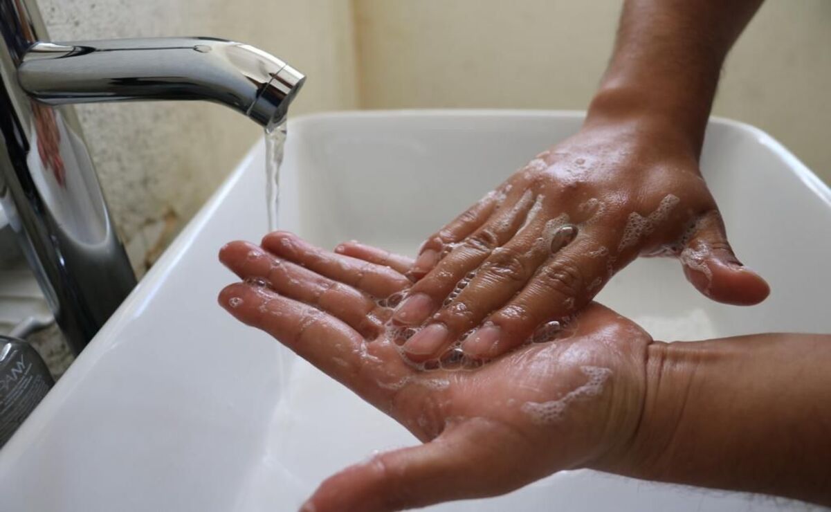 Entre las medidas preventivas más importantes, la dependencia estatal destacó la necesidad de consumir exclusivamente agua hervida y el como lavado de manos. Foto: Especial