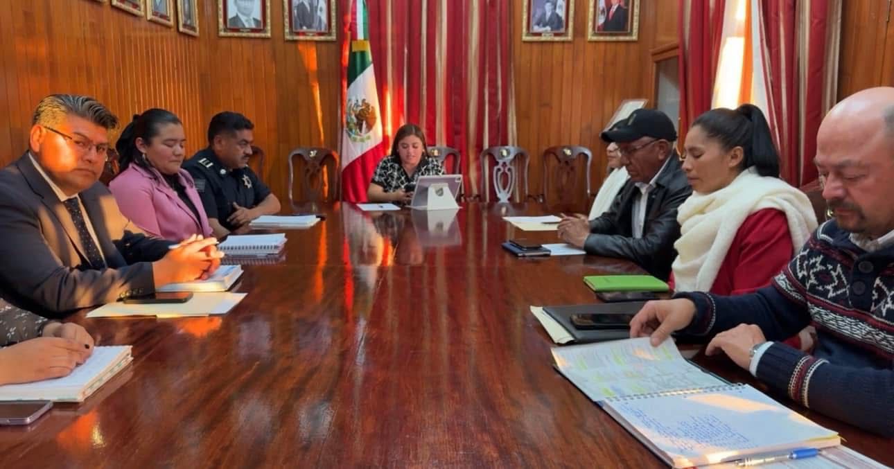 Unos 100 empleados del Ayuntamiento de Jocotitlán han sido despedidos sin explicaciones claras ni liquidación conforme a la ley. Foto Especial