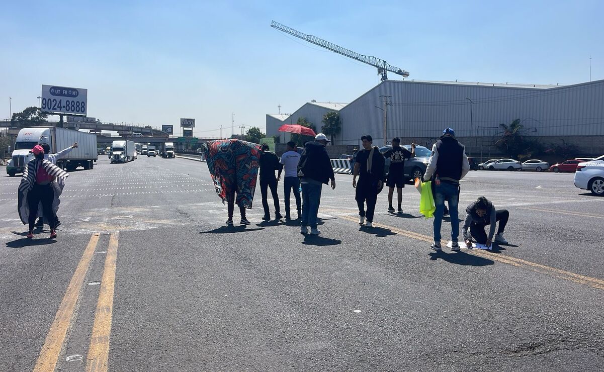Esta protesta no impidió el paso de vehículos en la autopista México-Querétaro / Foto: Especial