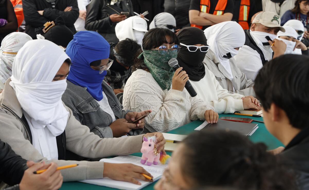 El docente califica los señalamientos de “injurias” y se retiró / Foto Arturo Hernández