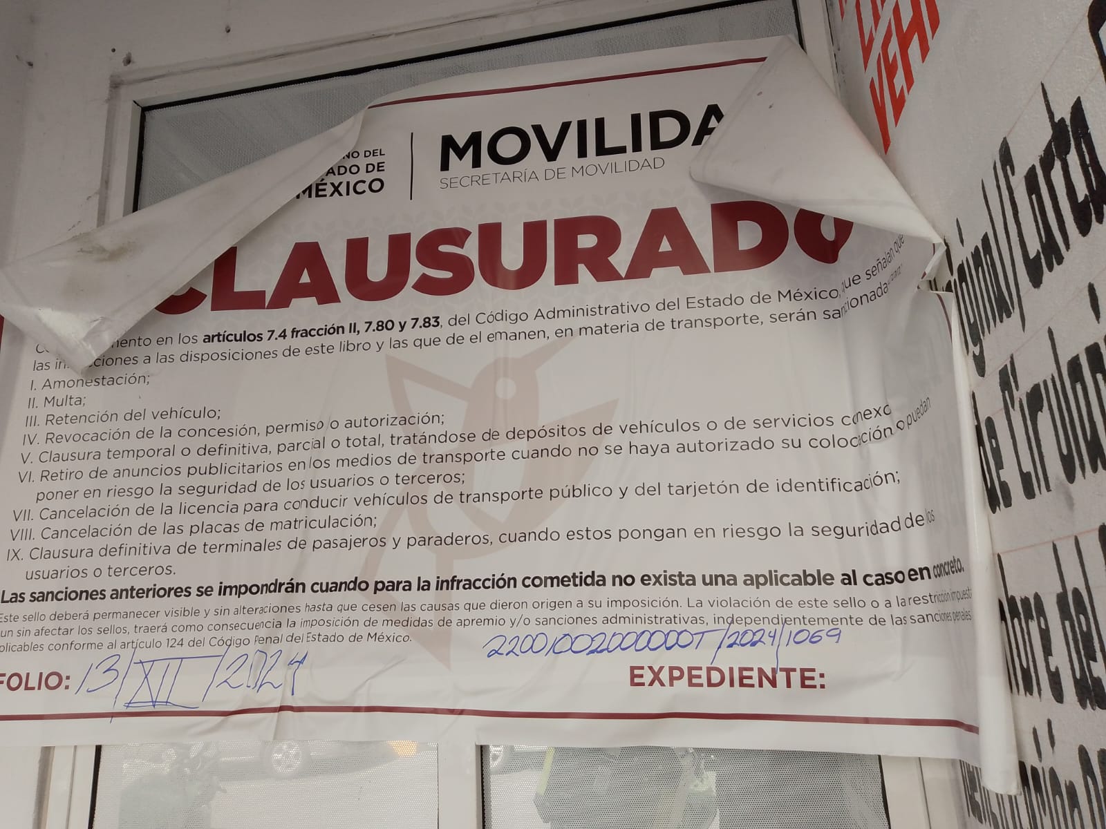 Ante las numerosas denuncias por cobros excesivos y prácticas irregulares, las autoridades mexiquenses tomaron la decisión de clausurar el corralón de Tlalnepantla, demostrando su compromiso con la protección de los derechos de los ciudadanos. Foto Especial