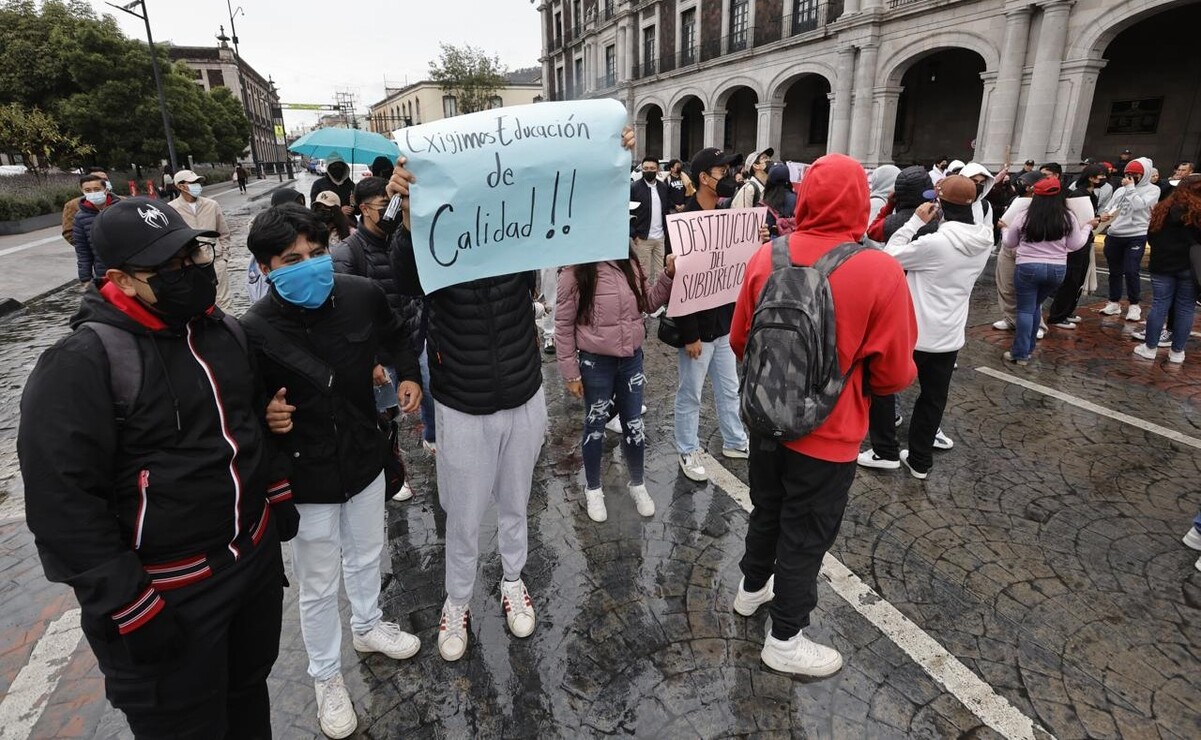 La estudiante precisó que la semana pasada se reunieron con autoridades de la Secretaría de Educación para llegar a acuerdos, pero no ha habido solución. Foto: Jorge Alvarado
