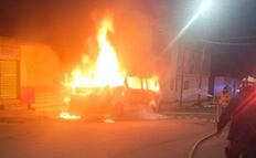 Incendian combi con bombas molotov en Juchitepec; investigan posible extorsión