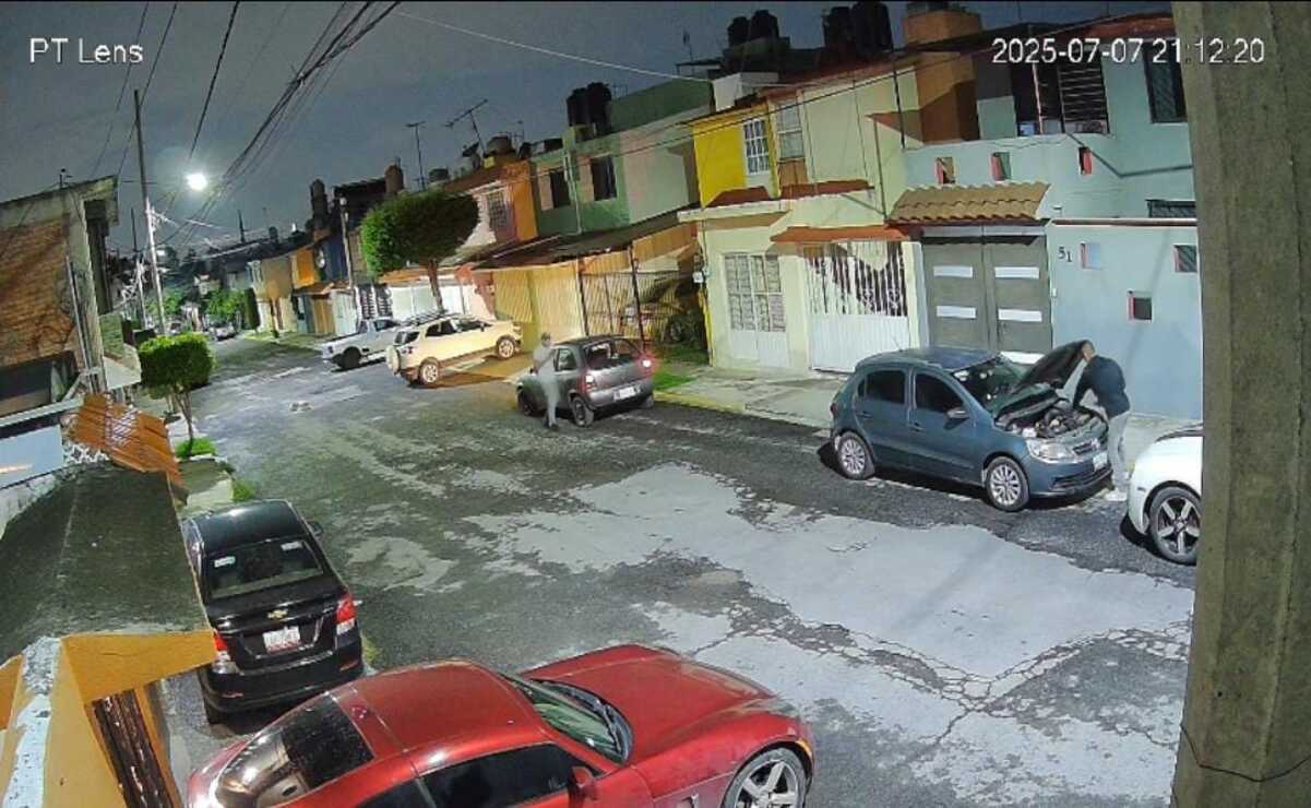 Los delincuentes tardaron aproximadamente 20 segundos para robar la computadora del auto estacionado. Foto: Especial