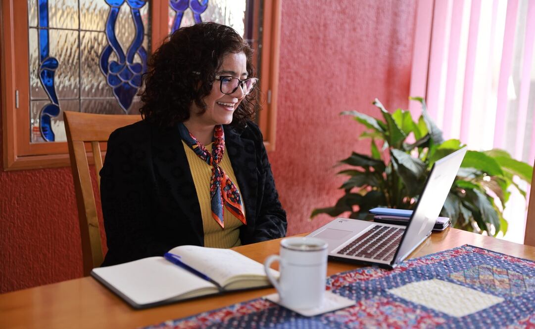 Patricia Zarza invitó a toda la comunidad a participar, de manera presencial o virtual en la jornada electoral que definirá el futuro de la UAEMéx. Foto: Especial