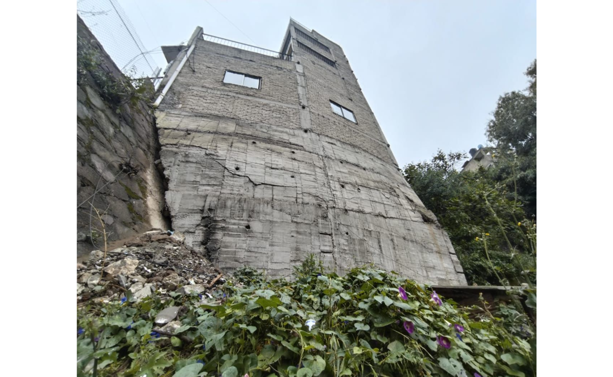 Las autoridades locales no planean demoler el edificio por los riesgos que representa a otras viviendas de la zona. Foto: Especial