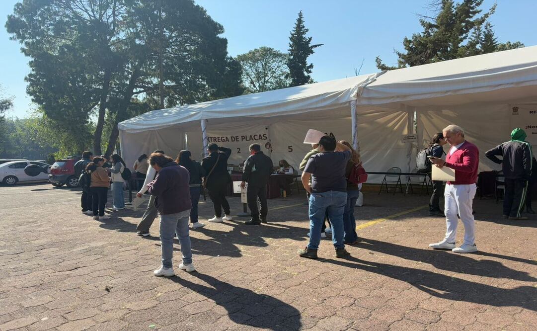El módulo exprés de reemplacamiento se ubica en el interior del Parque Naucalli / Foto Arturo Contreras