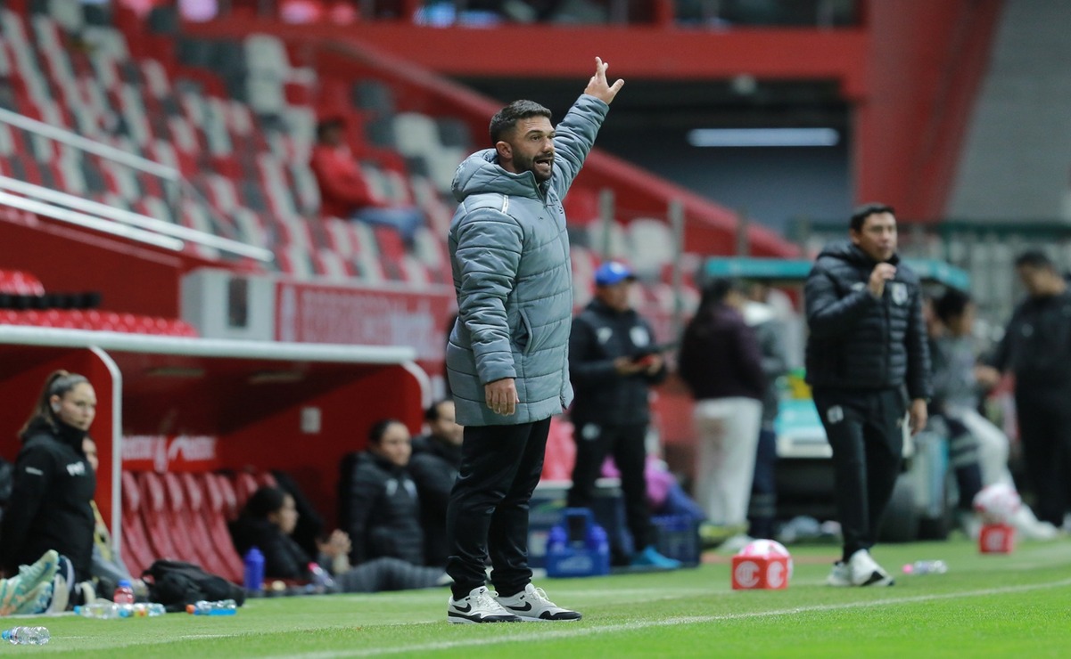 Ricardo Belli acumulo 5 derrotas consecutivas, un empate y una victoria con las Diablas en el torneo Clausura 2025. Foto: Especial
