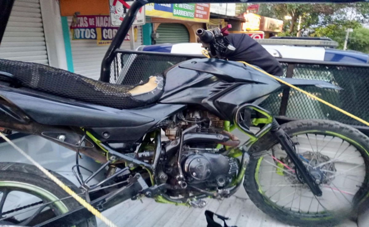 El menor de edad y otros dos sujetos interceptaron a un motociclista para robarle su moto. Foto: Especial