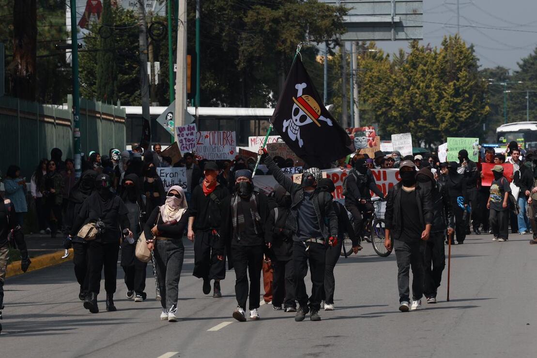 Alumnos de la UAEMex marchan por Toluca el 2 de Octubre / Foto Alejandro Vargas EL UNIVERSAL