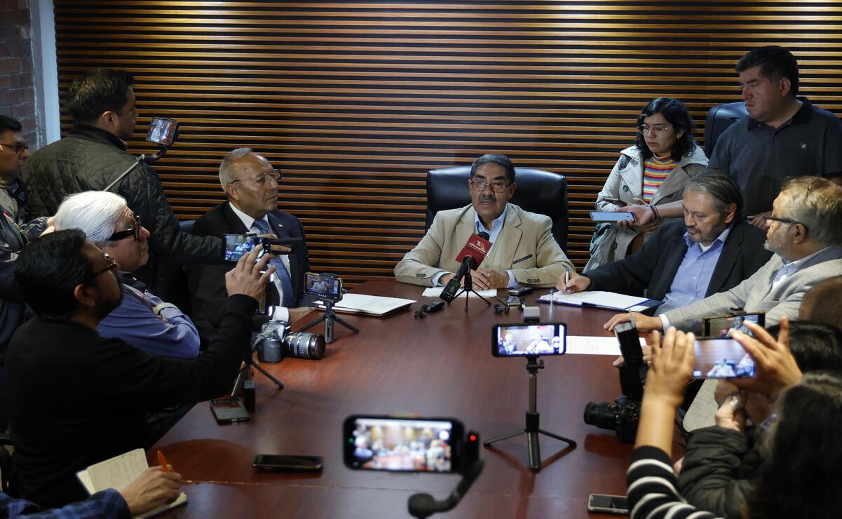 El investigador Alberto Saladino García pidió no ignorar el momento histórico que vive la universidad. Foto: Arturo Hernández/ El Universal Estado de México