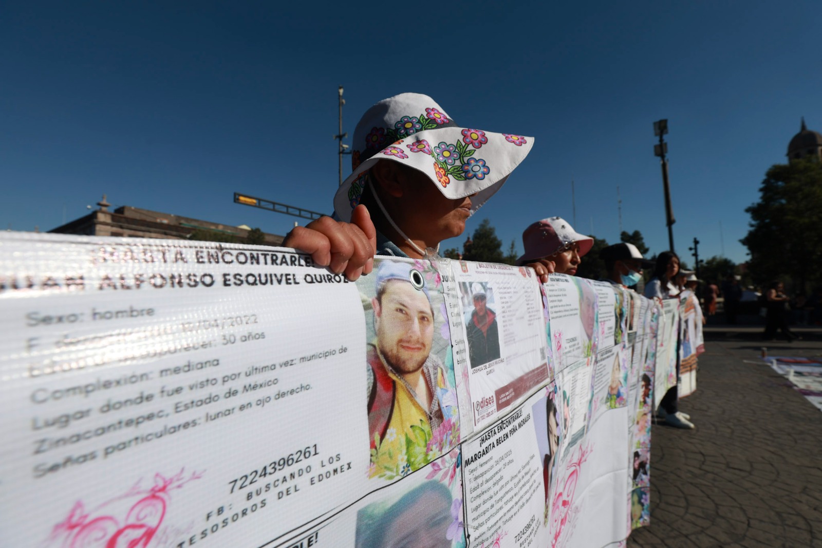 Colectivo "Flores en el Corazón" de Edomex busca desaparecidos en Rancho Izaguirre, Jalisco. Foto Alejandro Vargas