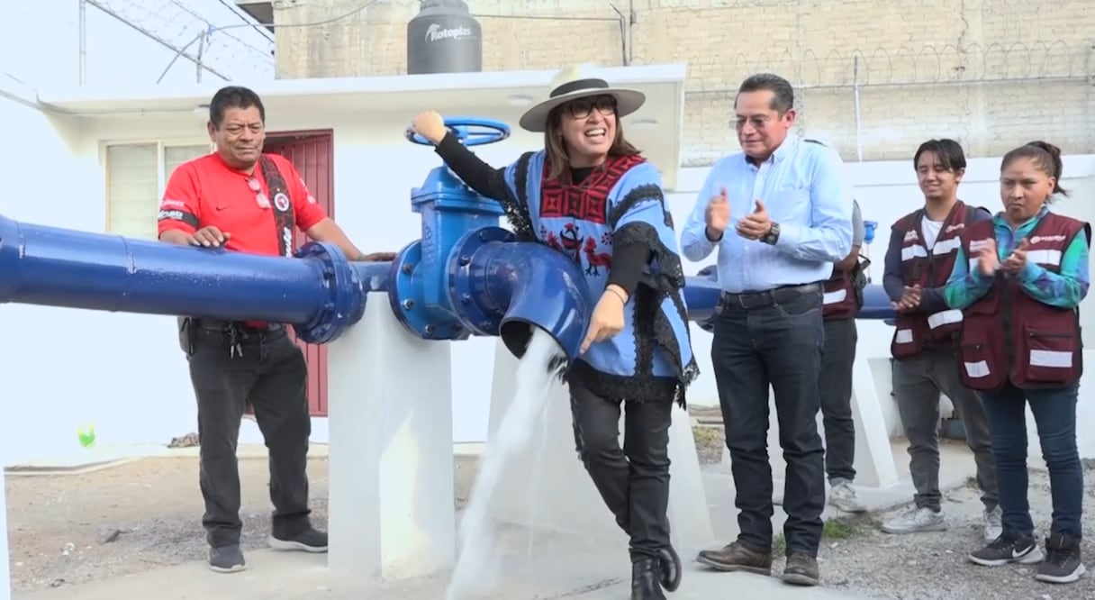 La munícipe Azucena Cisneros resalta la recuperación de infraestructura hospitalaria, como el Oncológico de Ecatepec, que se encontraba en abandono por más de diez años. Foto Especial