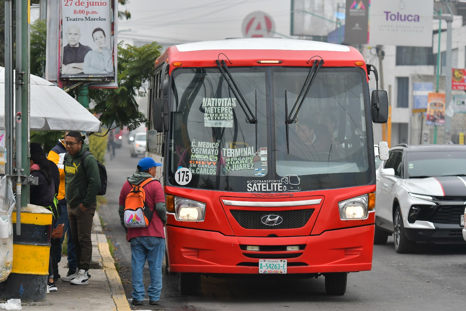 La zona norte de Toluca es una de las más inseguras en el municipio, debido a la poca vigilancia que brinda la policía durante largos tramos de los trayectos vehiculares. Foto Arturo Hernández