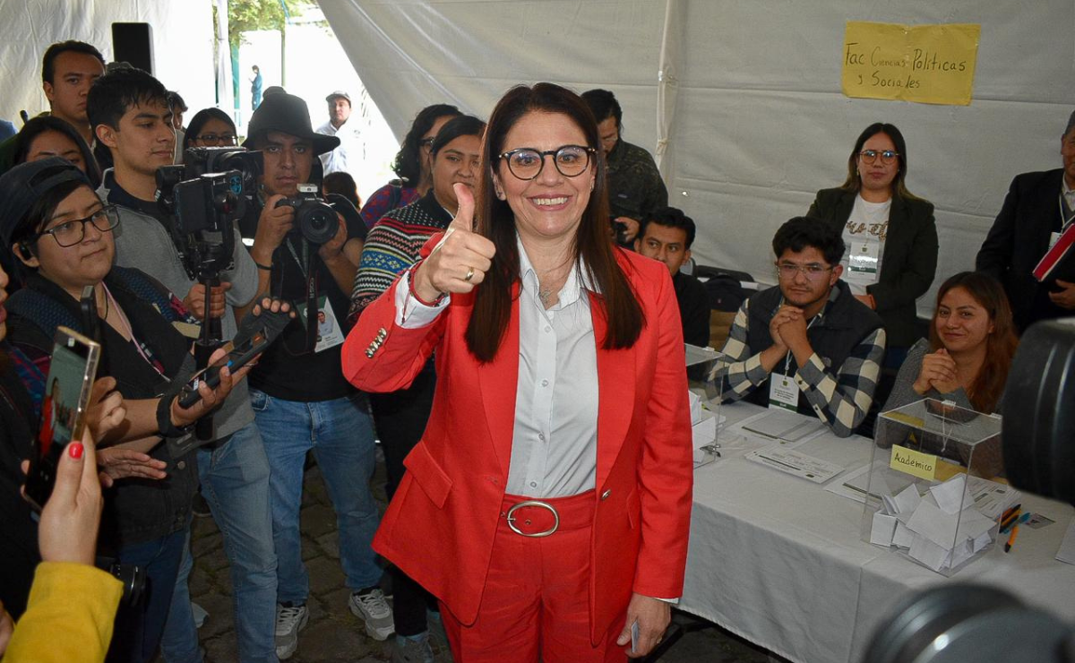 Elecciones UAEMéx: Laura Benhumea vota y subraya la importancia del diálogo. Foto: Especial