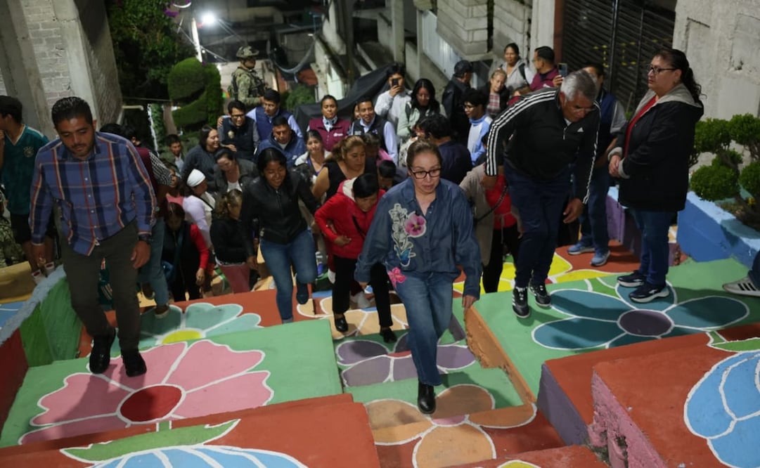 La alcaldesa Azucena Cisneros Coss encabezó la inauguración del remozamiento urbano que busca dar luz y color a comunidades históricamente rezagadas. Foto Especial