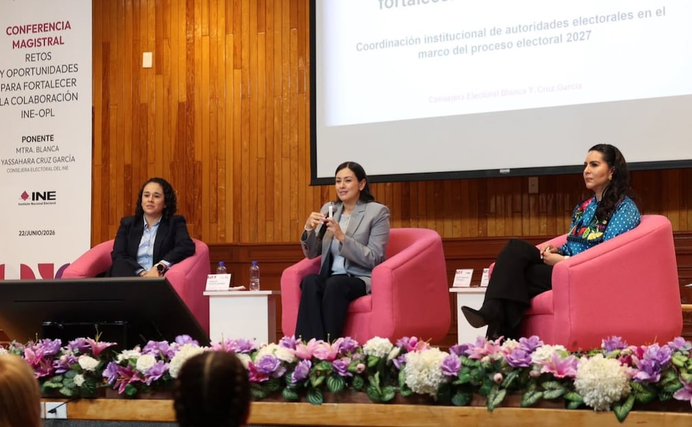 La consejera electoral del INE, Blanca Cruz García, participó como invitada especial con una conferencia magistral sobre los retos del sistema INE-OPL. Foto Especial