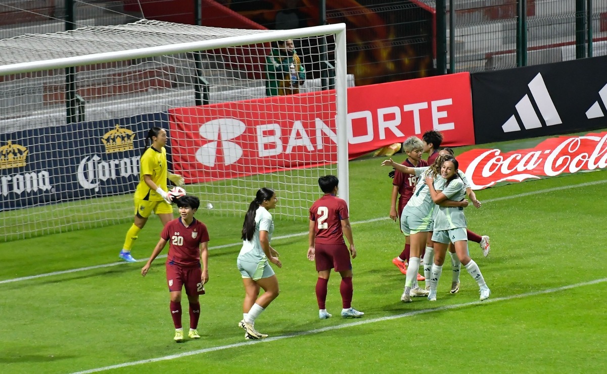 El gol de Burky: Christina Burkenroad abre el marcador para México con un remate de cabeza / Foto: Arturo Hernández
